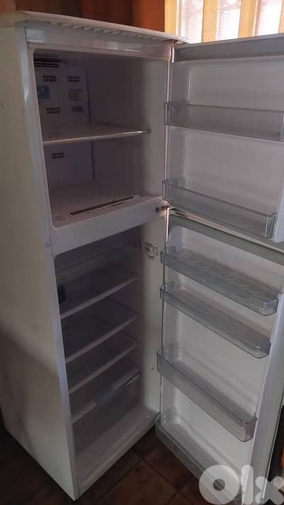 Fridge Hitachi 28 inch inside like new من جوى نضيف  براد حجم وصط