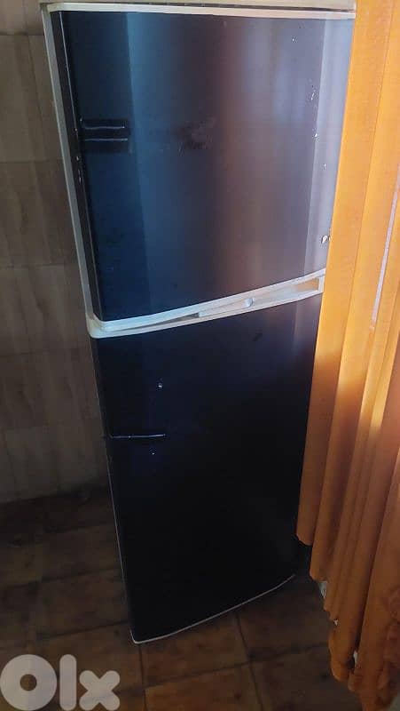 Fridge Hitachi 28 inch inside like new من جوى نضيف  براد حجم وصط 2