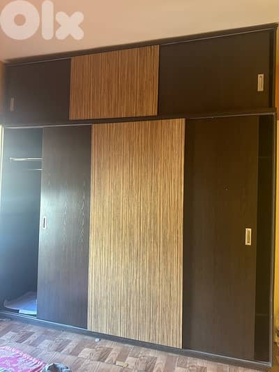 bedroom closet خزانةًغرفة نوم