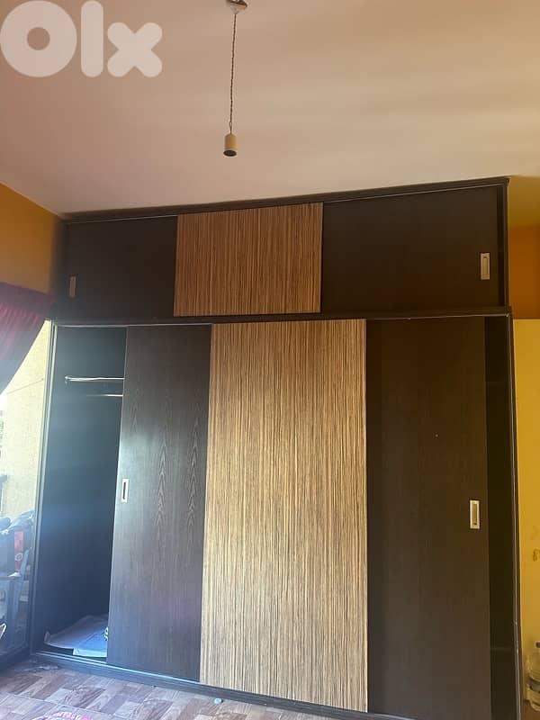 bedroom closet خزانةًغرفة نوم 1