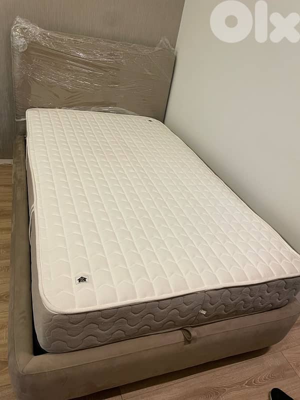 2 mattresses for sale 0