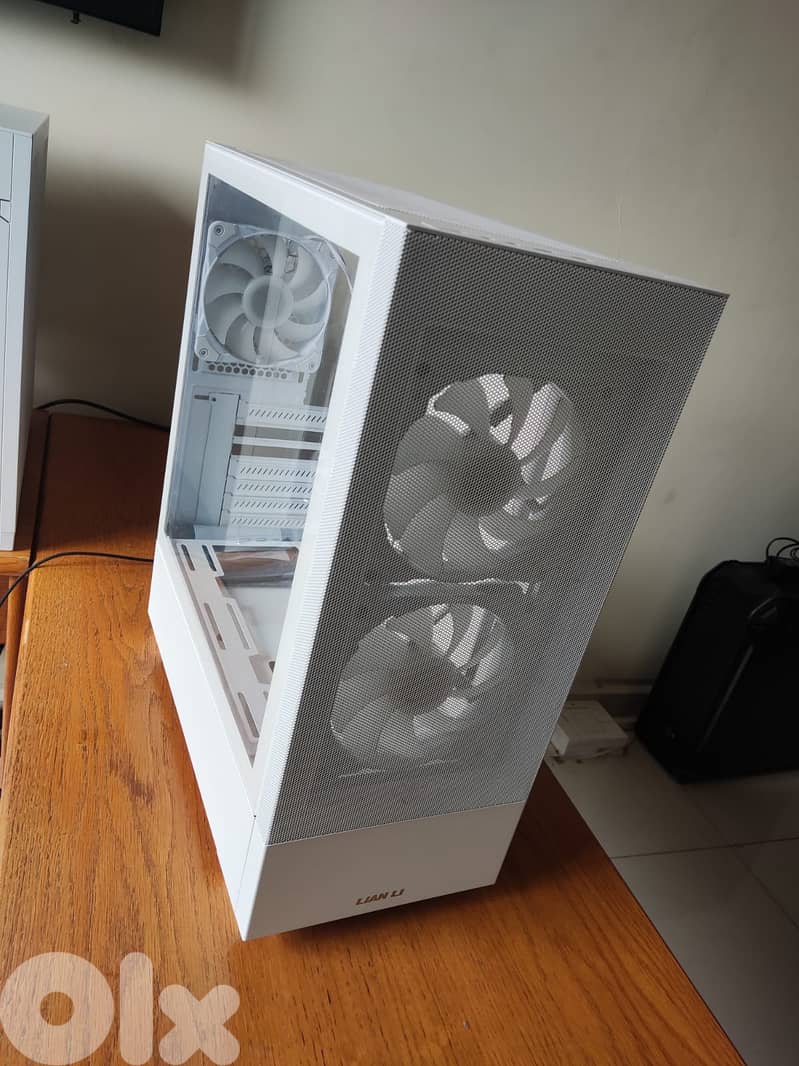 EMPTY LANCOOL 205 Mesh C White ARGB Mid-Tower Case 1