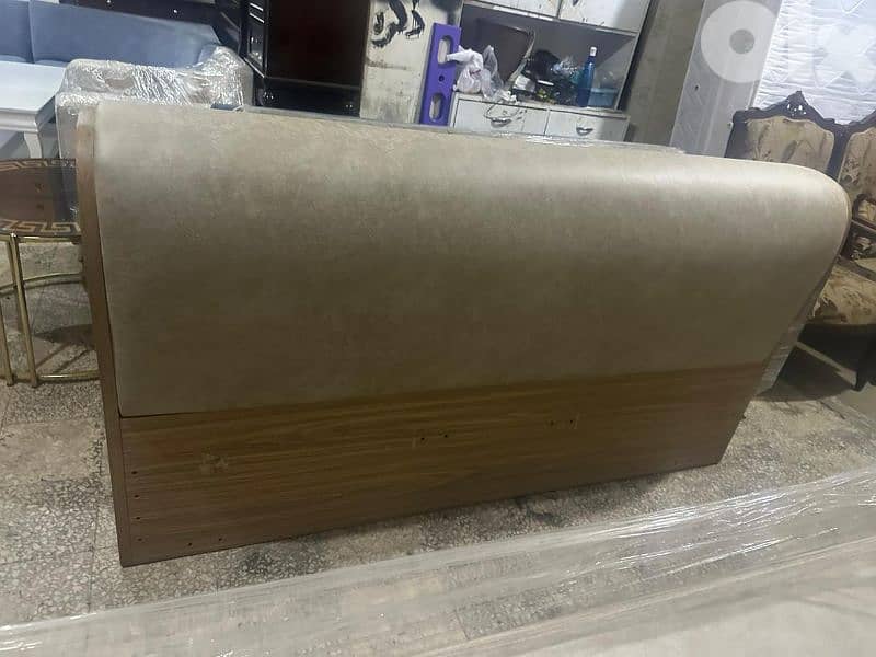 تخت مجوز كتير مرتب شغل بيوتي هوم مفرش إيطالي حديد 0