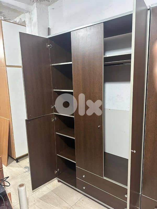 خزانة كبيرة مع خزانة درفتين بنحطوا حد بعض شبه جديد 5