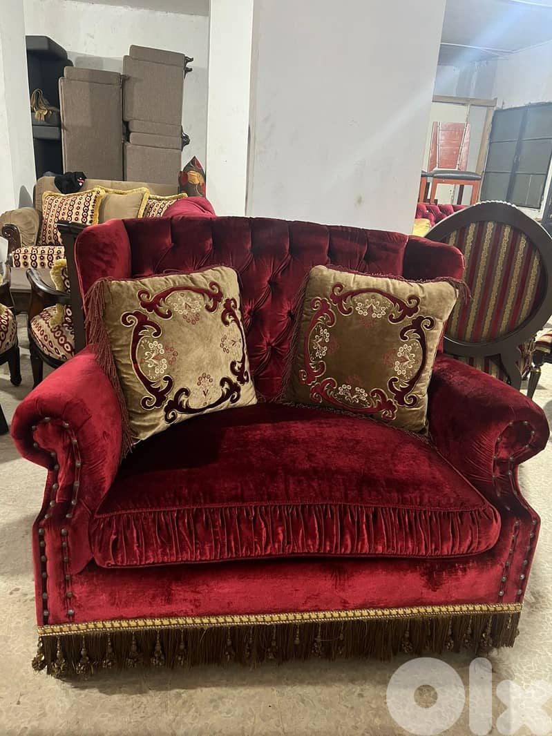 طقم كنبايات ملكي خشب زان اربع قطع وطاولة 2