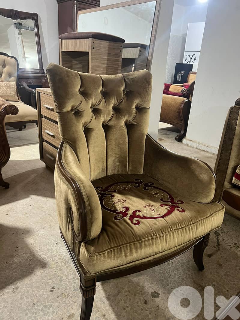 طقم كنبايات ملكي خشب زان اربع قطع وطاولة 3