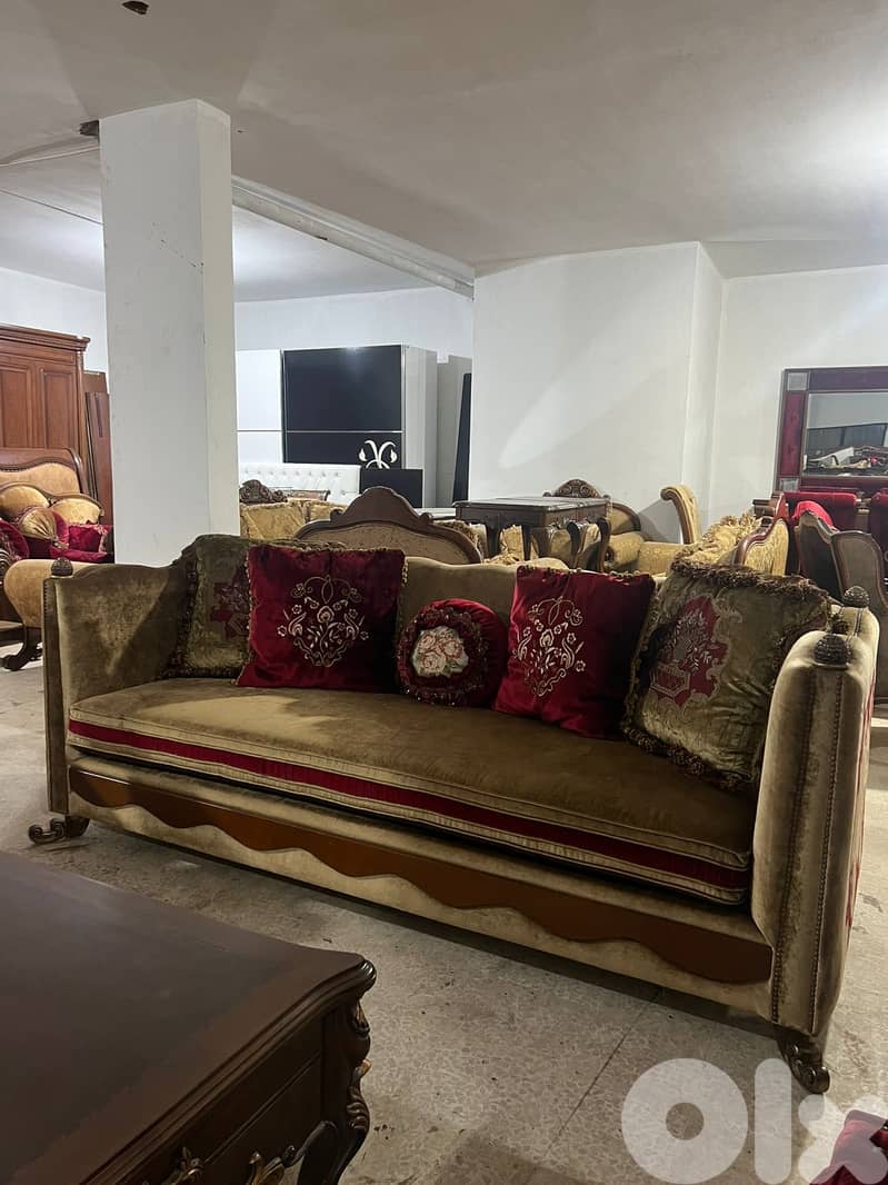 طقم كنبايات ملكي خشب زان اربع قطع وطاولة 7