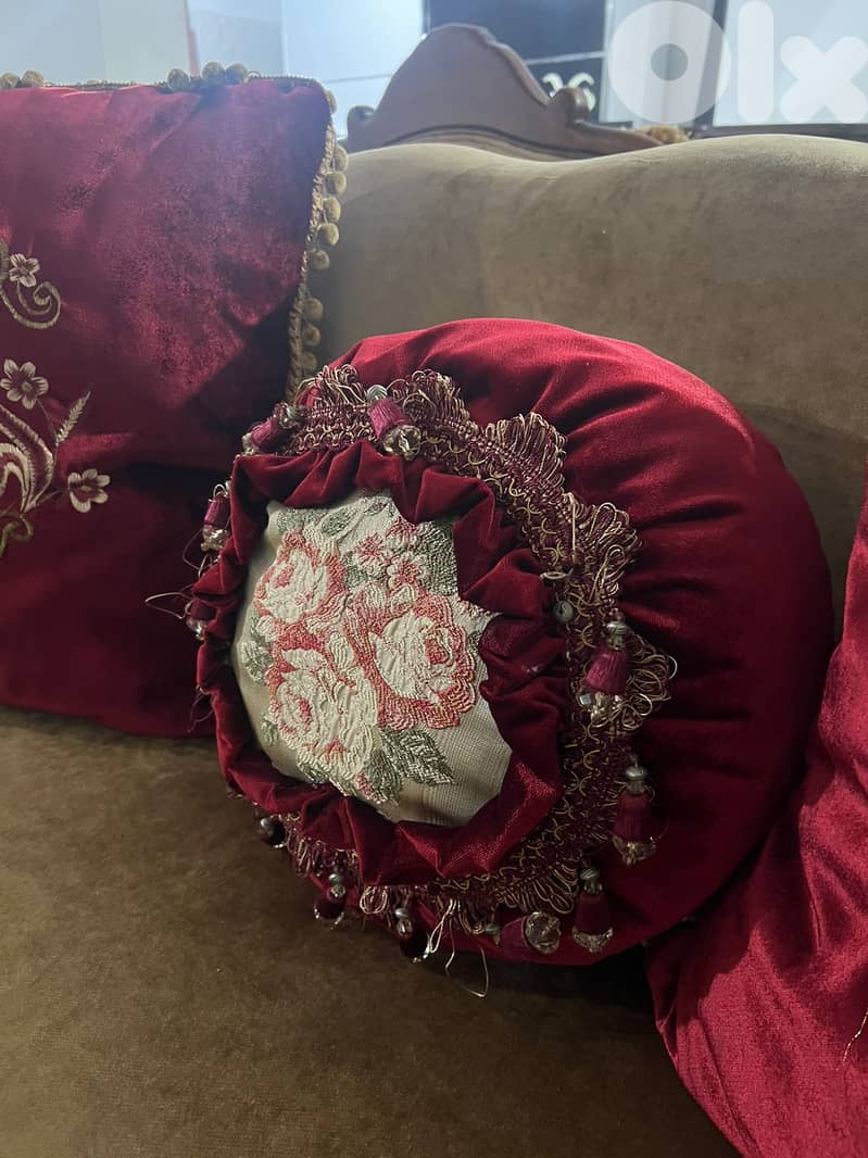 طقم كنبايات ملكي خشب زان اربع قطع وطاولة 12