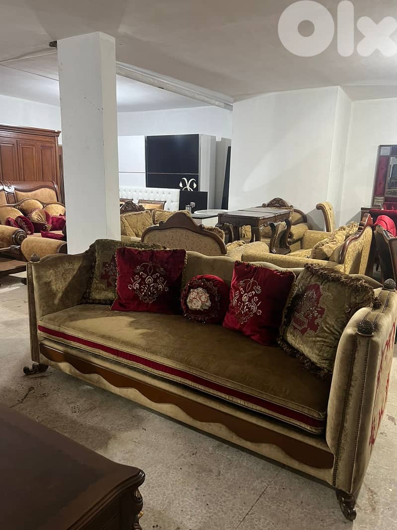 طقم كنبايات ملكي خشب زان اربع قطع وطاولة 1