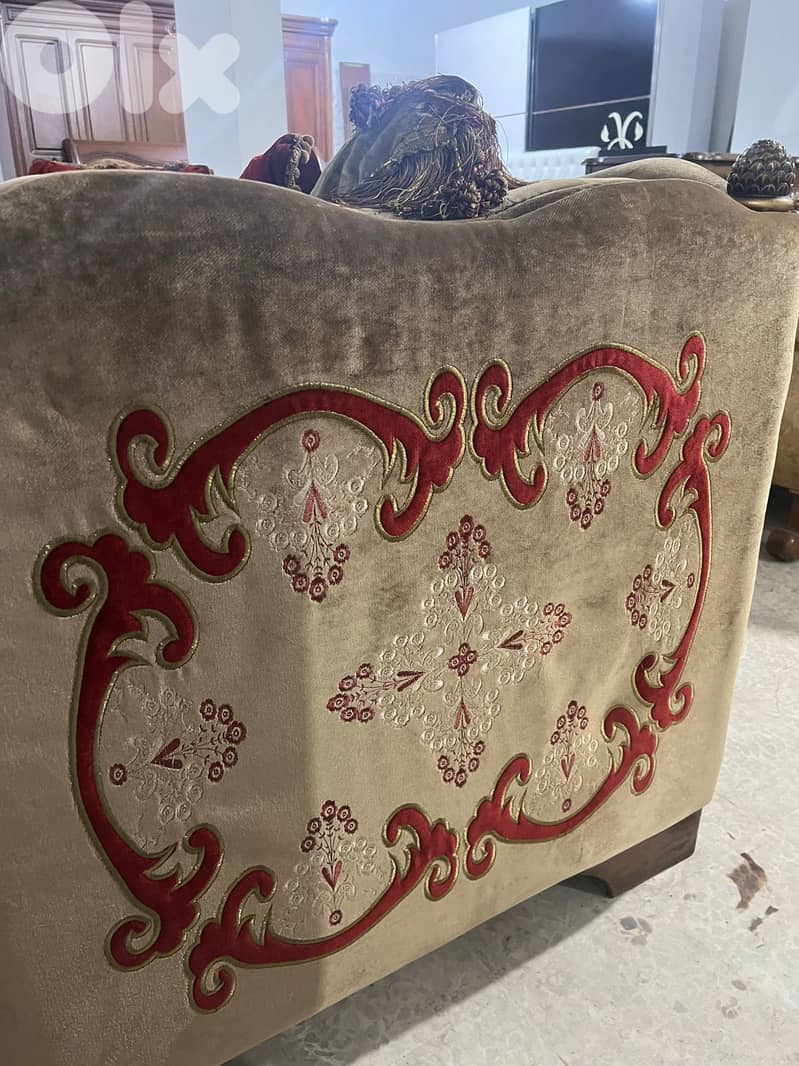 طقم كنبايات ملكي خشب زان اربع قطع وطاولة 9