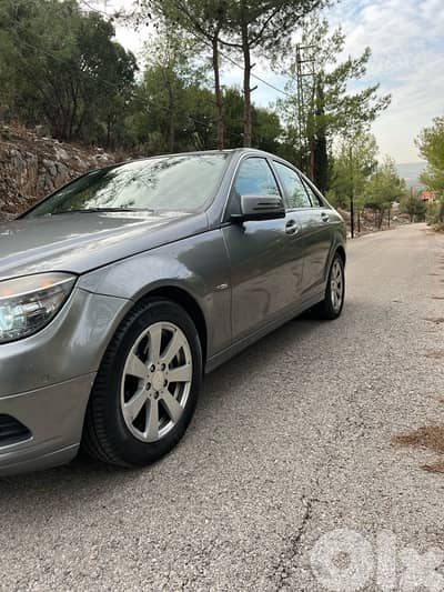 Mercedes-Benz C-Class 2011