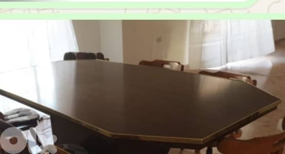 طاوله سفرا شبه جديده بلا كراسي