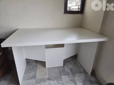 Desk table
