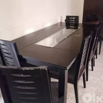 طاولة سفرة مرتبة لون بني