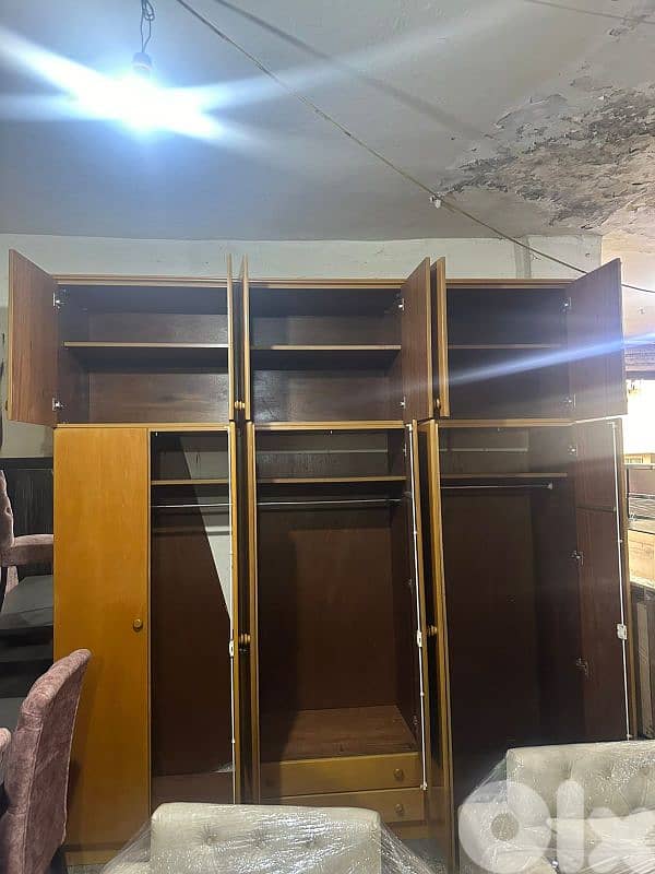 خزانة كبيرة طابقين 12 درفة شبه جديدة مع مرايا بقلبا وقفولة سويدي قشر 2