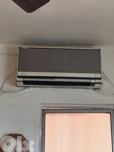 مكيفات بحالة جيدة جدا عدد ٣ (٣ مكيفات ب ١٠٠$)