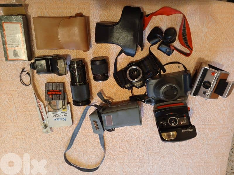 Antique cameras and lenses 0