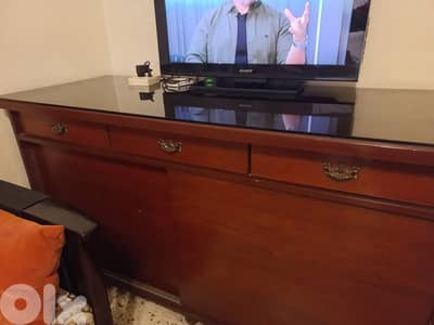 خزانة بباب جرار بحالة ممتازة