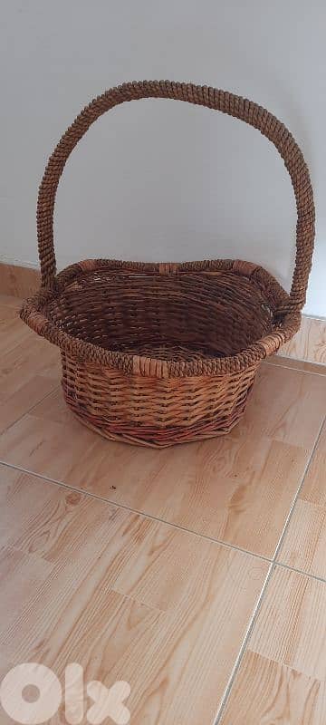 Basket height 20cm and width 40cm. سلًة 2