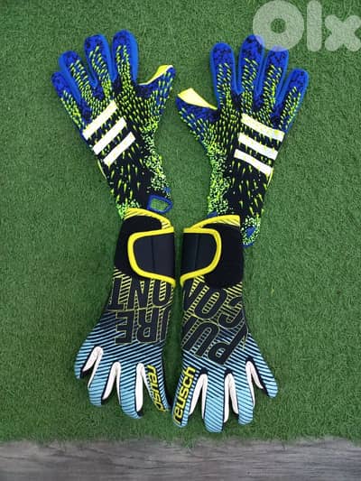 football and gloves shoes original glove football  كفوف كرة قدم حارس