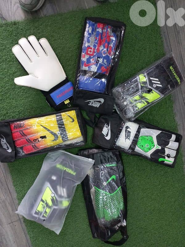football and gloves shoes original glove football  كفوف كرة قدم حارس 3
