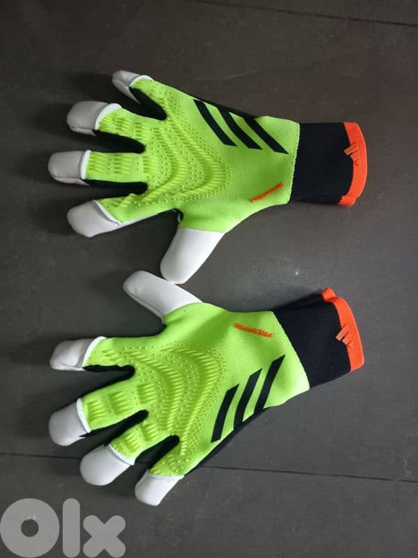football and gloves shoes original glove football  كفوف كرة قدم حارس 7