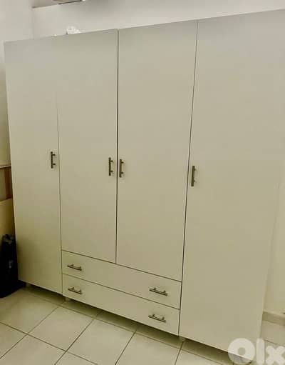 2 Closet خزانة عدد ٢