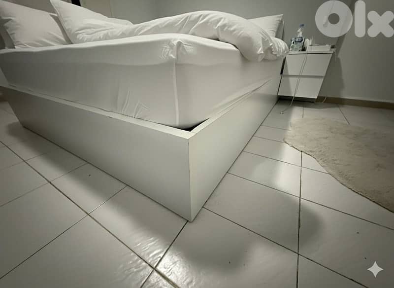 Bed Queen size with Mattress 1