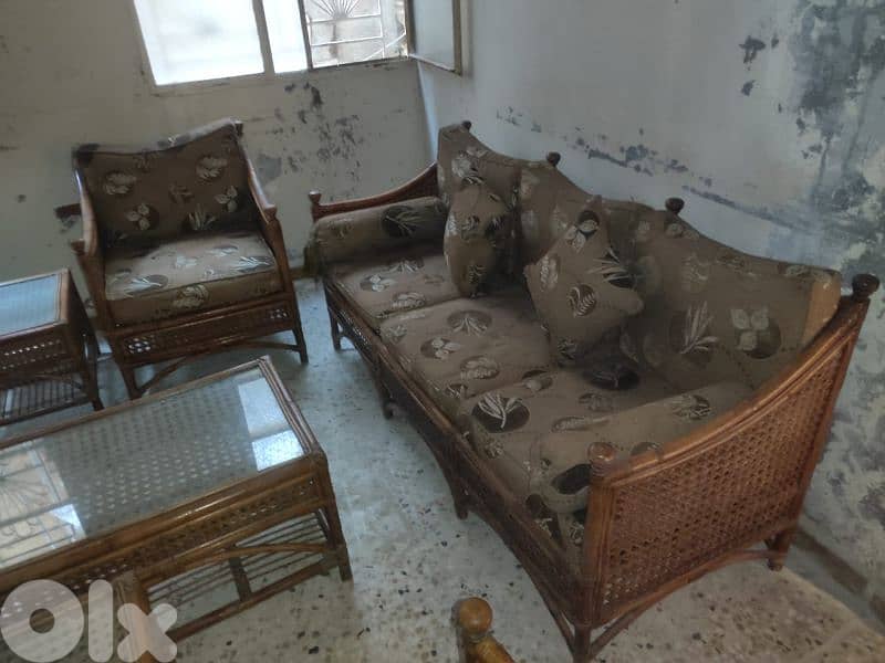 طقم خيزران مستعمل بحالة جيدة 2