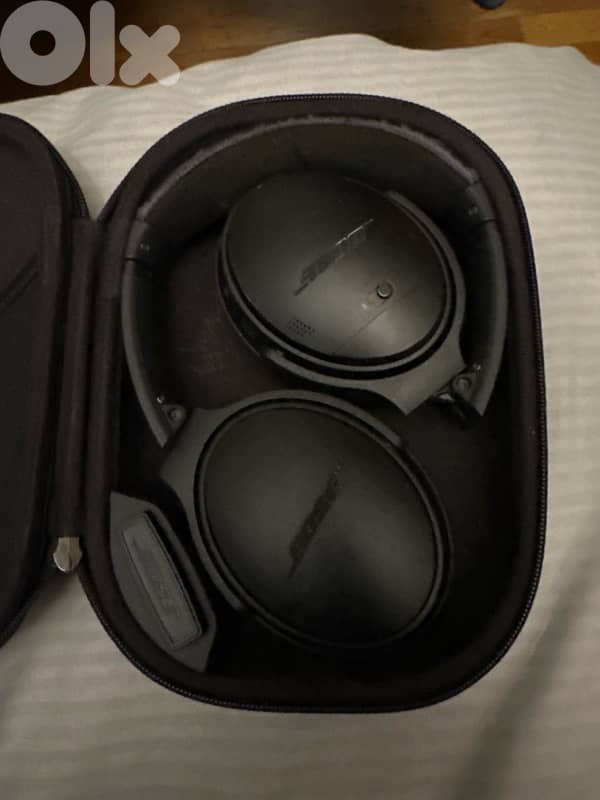 BOSE QC35 Noise canceling headphones 1