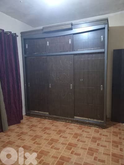 خزانه طابفين خشب لاتيه سحاب السعر ٨٠$ للتواصل ٧٠٨٩٧٥٤٧