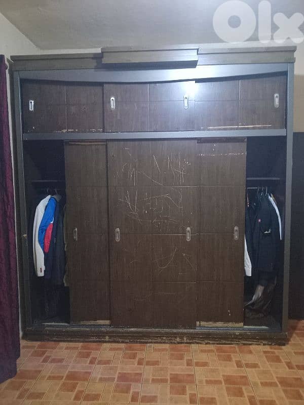 خزانه طابفين خشب لاتيه سحاب السعر ٨٠$ للتواصل ٧٠٨٩٧٥٤٧ 2