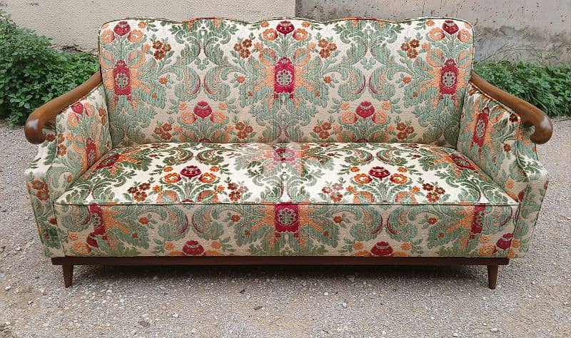 صالون قديم منفوض عمرو حوالي ال ستين سنة للبيع 0