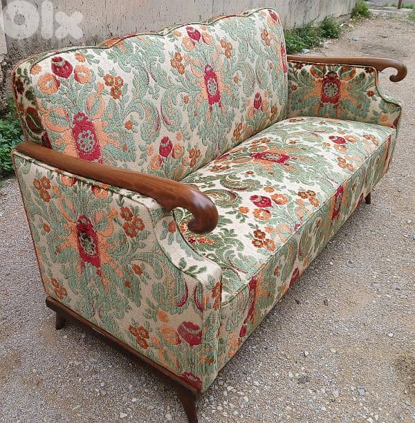 صالون قديم منفوض عمرو حوالي ال ستين سنة للبيع 1