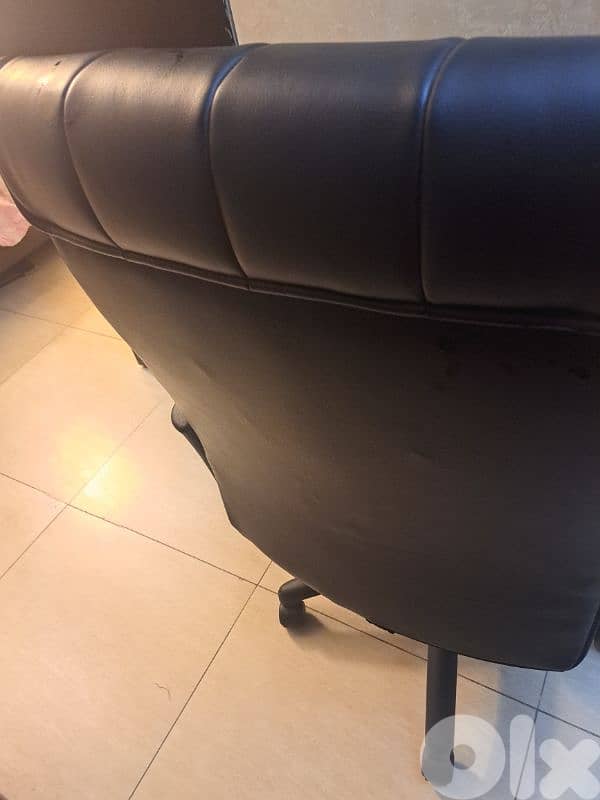 Office Chair (Executive) 1