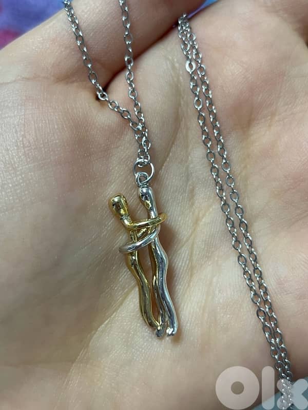 hug / embrace couple necklace 1