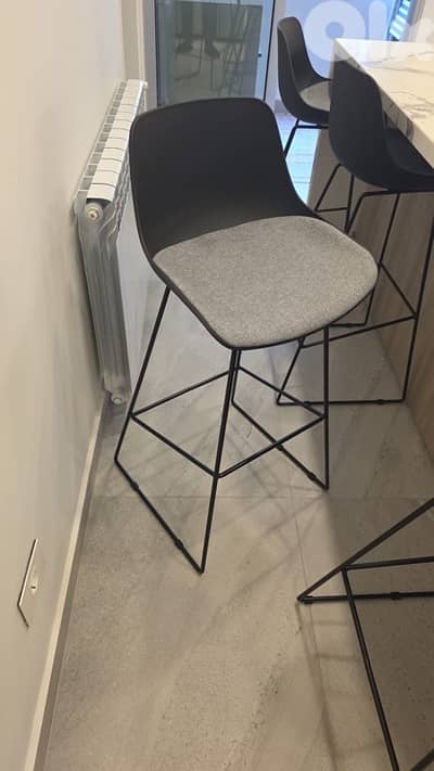bar stool x 4