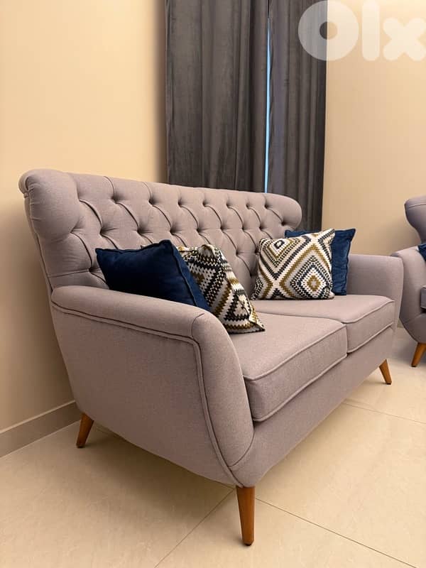 صالون جديد للبيع – غير مستعمل (بدون طاولة) Brand new living room set 1