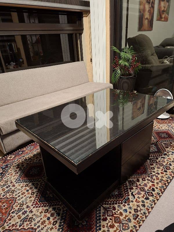 طاولة خشب 120cm/80cm مع ازازي 0