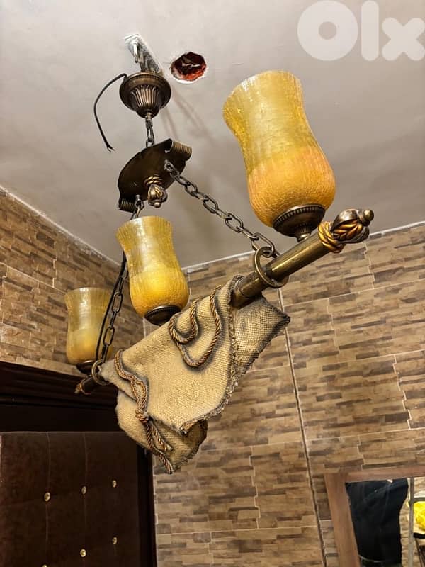 Elegante lámpara de estilo rústico, perfecta para 0