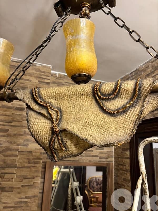 Elegante lámpara de estilo rústico, perfecta para 1