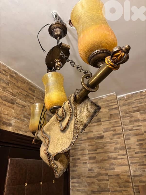 Elegante lámpara de estilo rústico, perfecta para 4