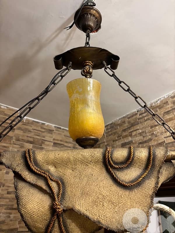 Elegante lámpara de estilo rústico, perfecta para 5