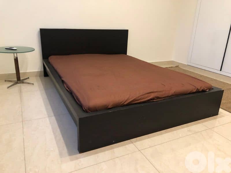 سرير لشخصين + فرشة بحالة جيدة – سعر لقطة 45$ فقط 0