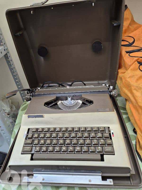 Vintage Manual Typwriter 1