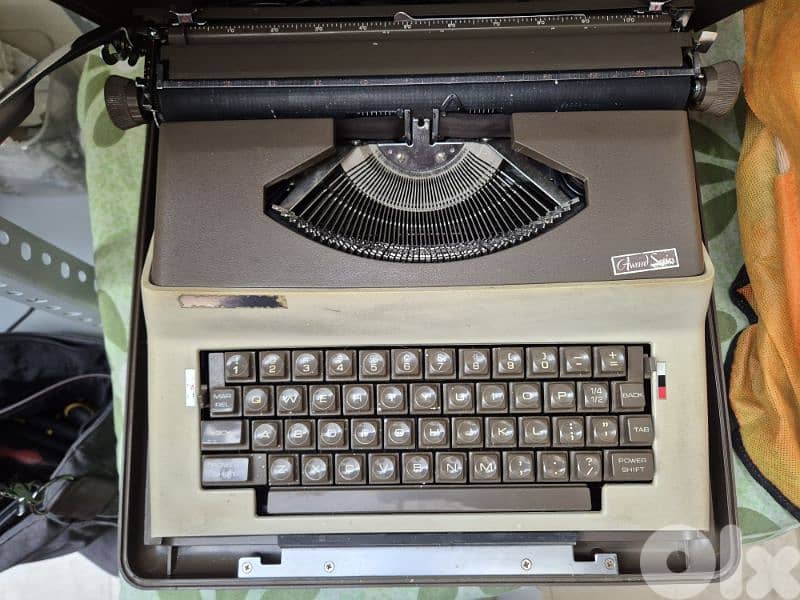 Vintage Manual Typwriter 2