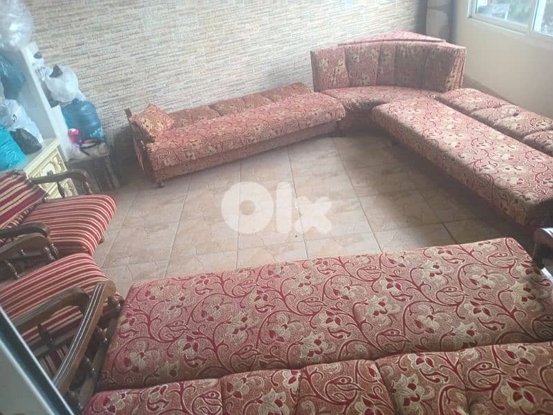 قعده ٦ قطع صندوق كلون بيصيرو تخت بحاله ممتاذه موجوده عاليه 2