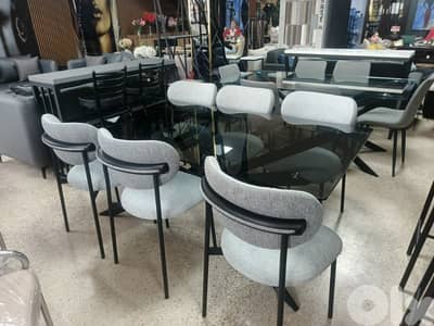 طاولة سفرة مع ٦ كراسي. Dining table with 6 chairs