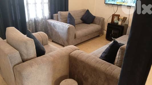 صالون رمادي ونيلي مستعمل نضيف للبيع