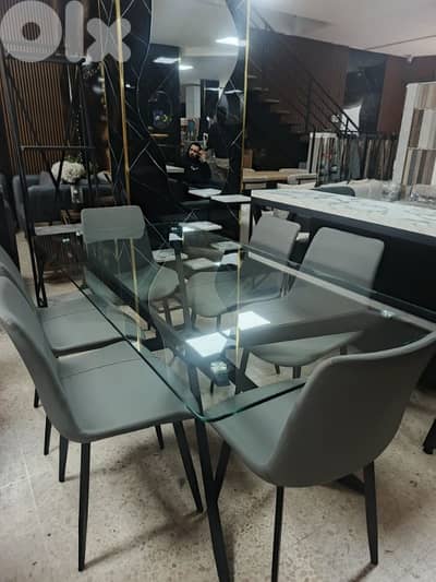 طاولة سفرة مع ٦ كراسي. Dinner table with 6chairs